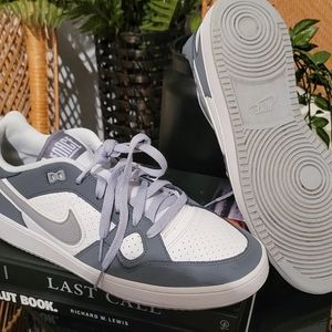 NIKE Son of Forces Low
